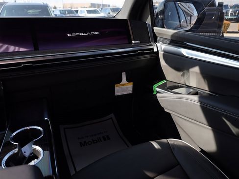 Used 2026 Cadillac Escalade ESV Sport w/ Touring Package image 21