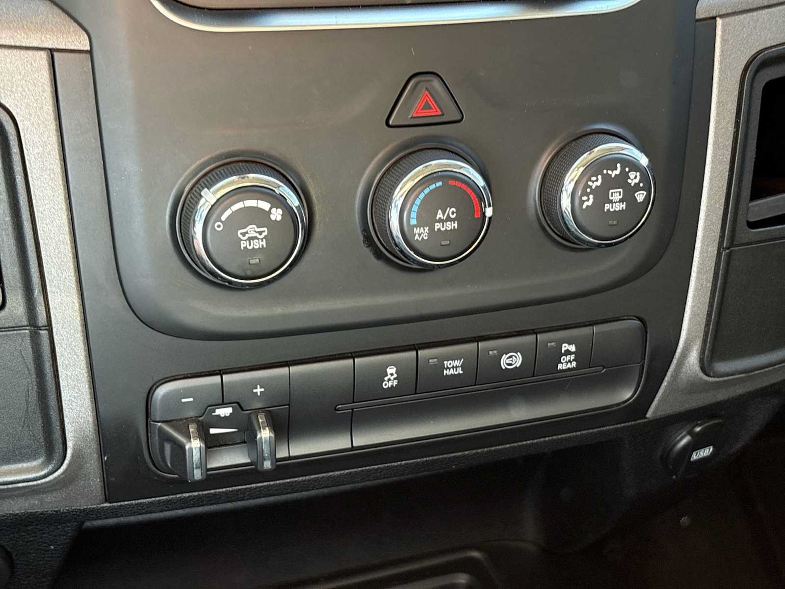 Used 2016 RAM 2500 Tradesman w/ Chrome Appearance Group AWD/4WD image 16
