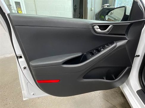 Used 2018 Hyundai Ioniq Blue FWD image 10