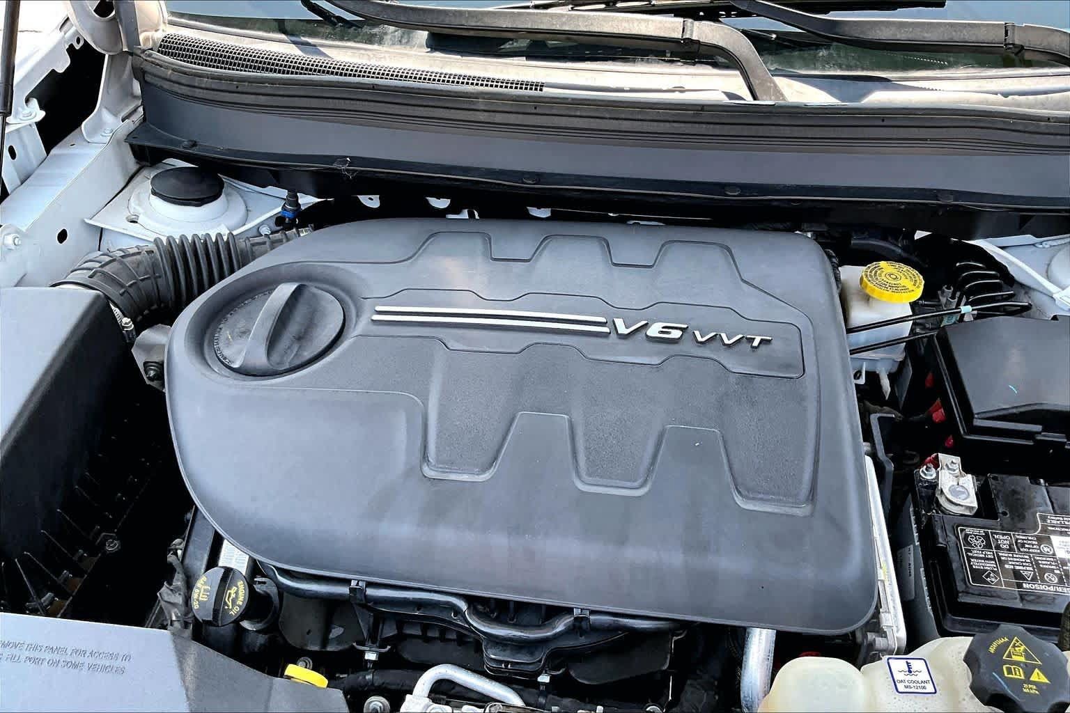 Used 2019 Jeep Cherokee Trailhawk w/ Cold Weather Group AWD/4WD image 33