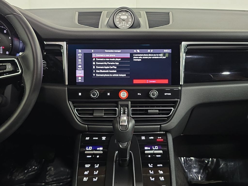 Certified 2026 Porsche Macan AWD/4WD image 16