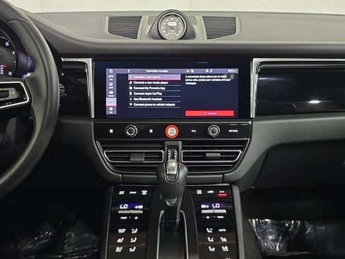 Certified 2026 Porsche Macan AWD/4WD image 16