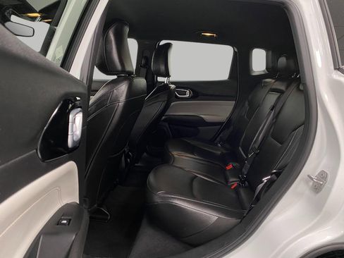 Used 2025 Jeep Compass Limited image 27