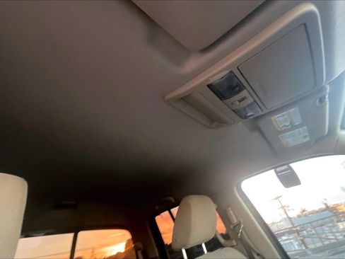 Used 2018 Nissan Frontier SV image 21