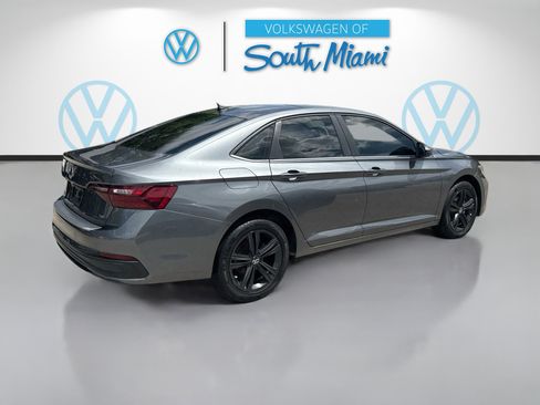 Used 2023 Volkswagen Jetta SE w/ Panoramic Sunroof Package FWD image 7