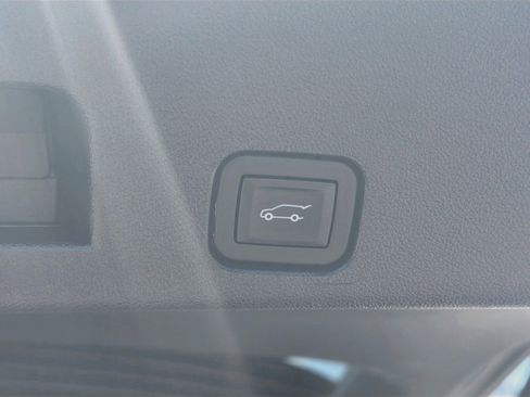 Used 2025 Chevrolet Traverse LT AWD/4WD image 31
