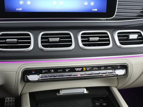 Used 2024 Mercedes-Benz GLE 53 AMG 4MATIC image 25