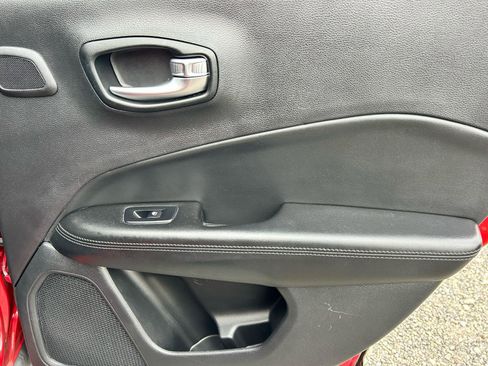 Used 2021 Jeep Compass Latitude w/ Sun and Sound Group FWD image 13