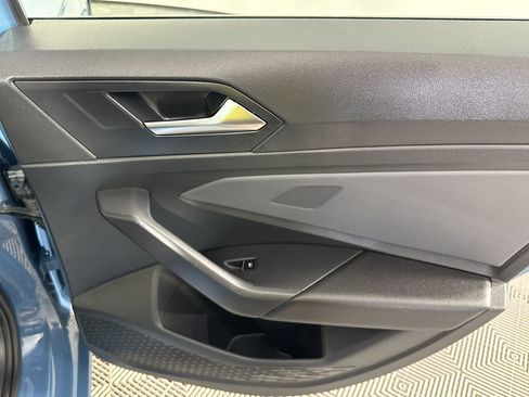 Used 2025 Volkswagen Jetta SE FWD image 26