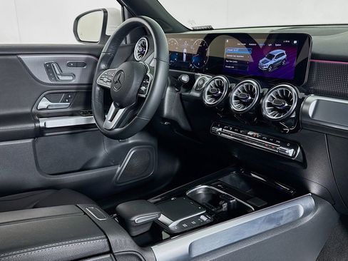 Certified 2022 Mercedes-Benz GLB 250 4MATIC image 16