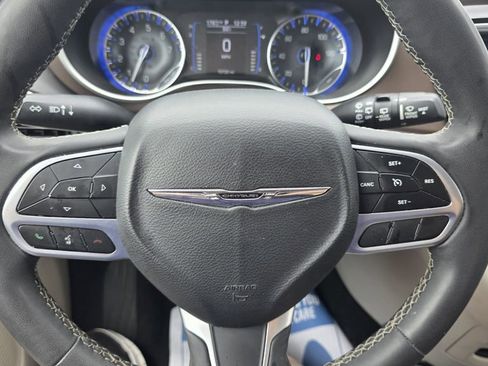 Used 2022 Chrysler Voyager LX FWD image 18