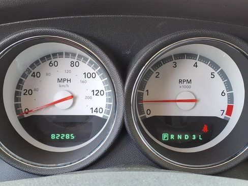 Used 2010 Dodge Charger SXT RWD image 2