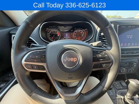 Used 2021 Jeep Cherokee Latitude Lux w/ Sun & Sound Group AWD/4WD image 25