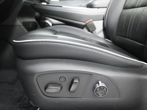 Used 2025 Buick Enclave Avenir image 23