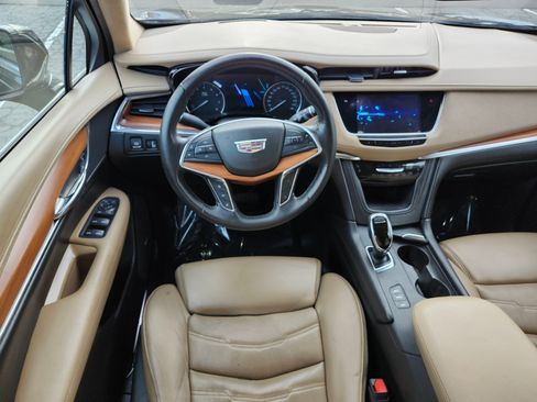 Used 2017 Cadillac XT5 Platinum AWD/4WD image 32