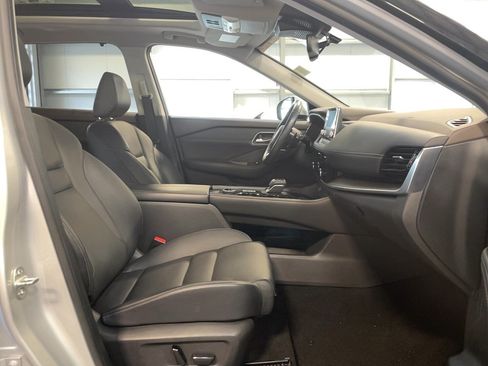 Used 2021 Nissan Rogue SL image 16