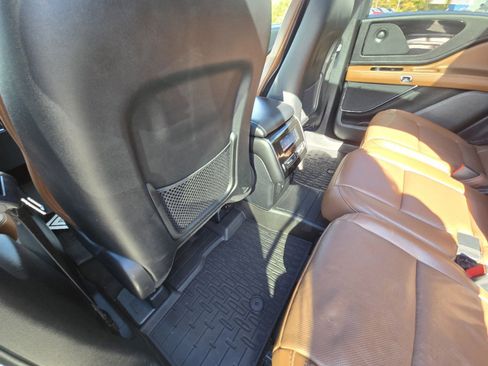 Used 2023 Lincoln Aviator Reserve w/ Elements Package Plus image 8