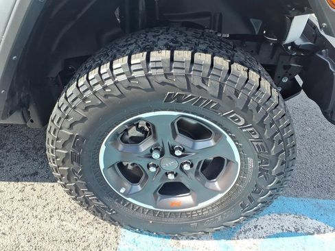 Used 2023 Jeep Gladiator Rubicon w/ Cold Weather Group AWD/4WD image 21