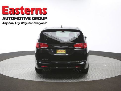 Used 2022 Chrysler Voyager LX FWD image 39
