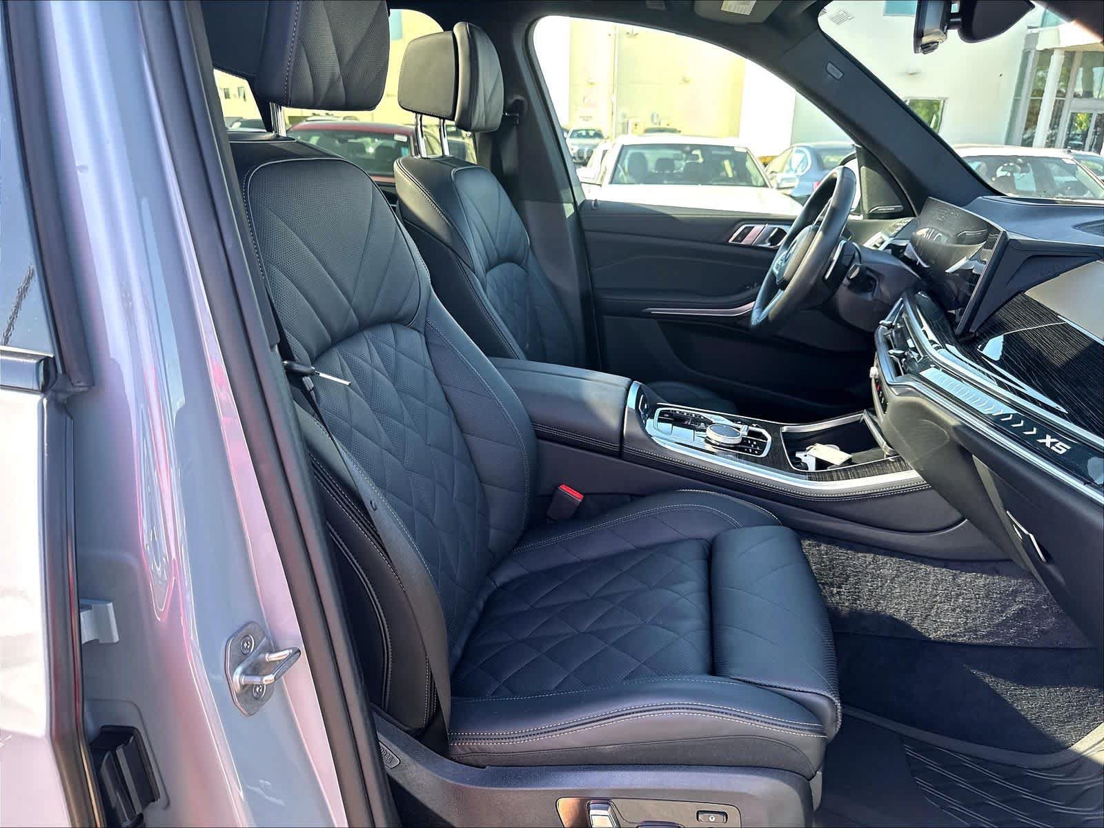 Used 2026 BMW X5 xDrive40i w/ M Sport Package AWD/4WD image 29