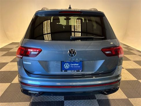 Certified 2023 Volkswagen Tiguan SE R-Line image 28