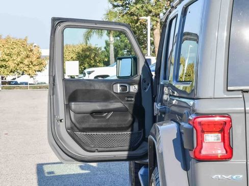 Used 2023 Jeep Wrangler Sahara image 25