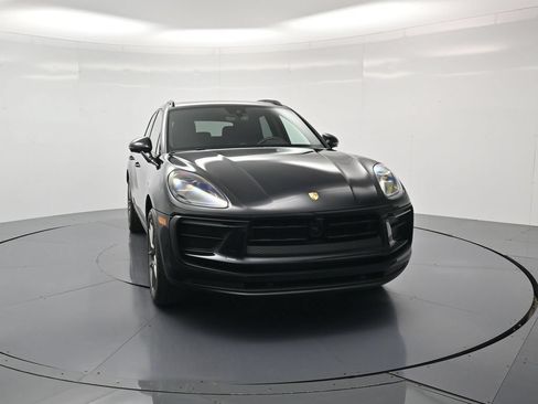 Certified 2025 Porsche Macan AWD/4WD image 42