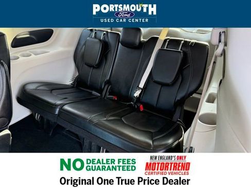 Used 2024 Chrysler Pacifica Touring-L image 8
