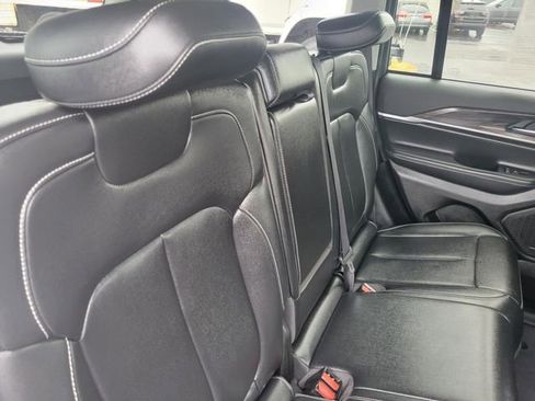 Used 2023 Jeep Grand Cherokee Limited image 29