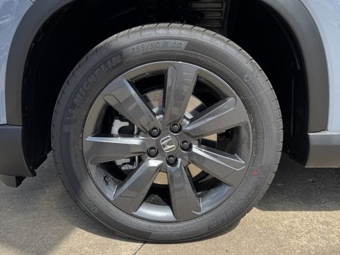 New 2025 Honda Pilot Sport image 8