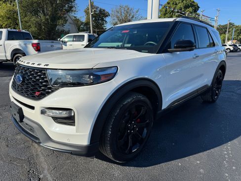 Used 2023 Ford Explorer ST w/ Equipment Group 401A image 3