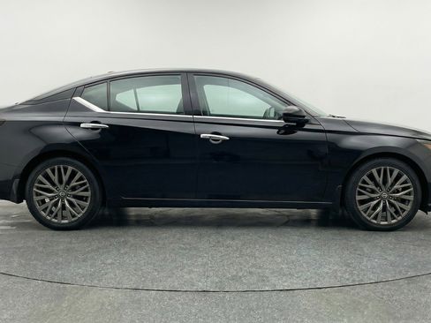 Used 2025 Nissan Altima 2.5 SV FWD image 11