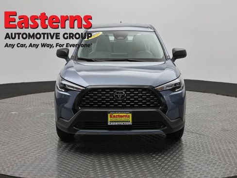 Used 2025 Toyota Corolla Cross L FWD image 2