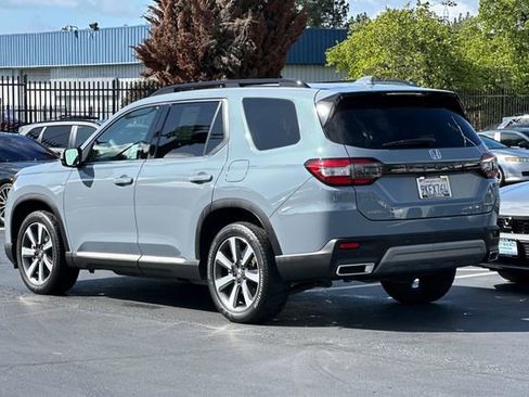 Certified 2024 Honda Pilot Touring image 5