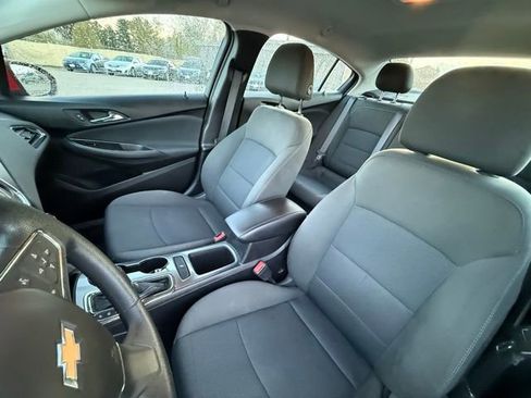Used 2017 Chevrolet Cruze LT FWD image 38