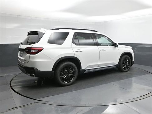 New 2025 Honda Pilot Touring image 15