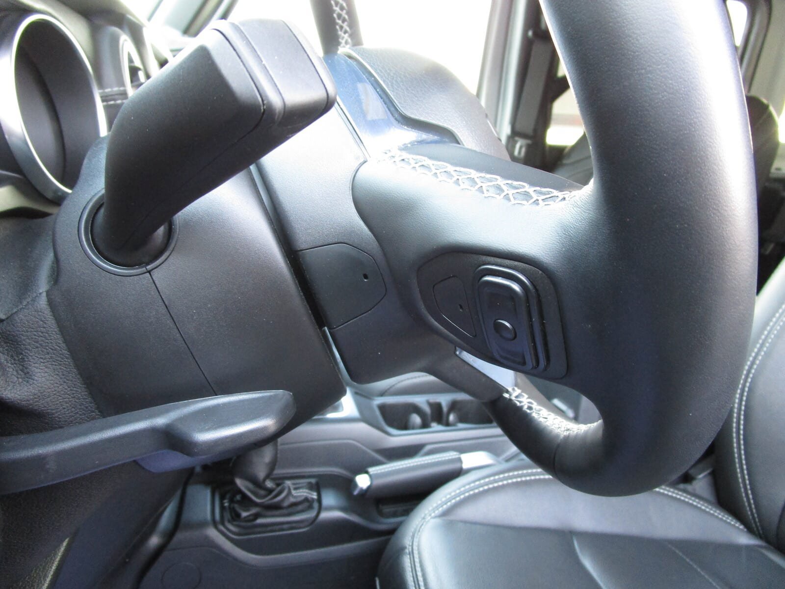 Used 2021 Jeep Wrangler Unlimited Sahara w/ Cold Weather Group AWD/4WD image 26