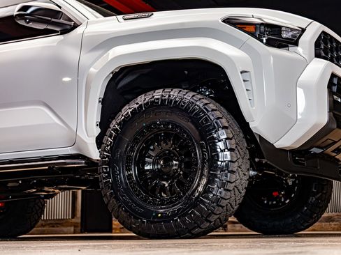 Used 2025 Toyota 4Runner TRD Off-Road Premium image 16