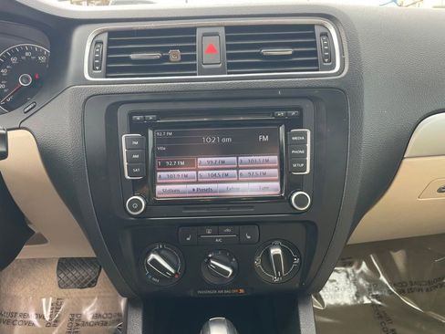 Used 2014 Volkswagen Jetta SE image 18