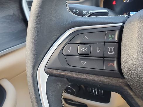 Used 2024 Jeep Grand Cherokee Limited image 19