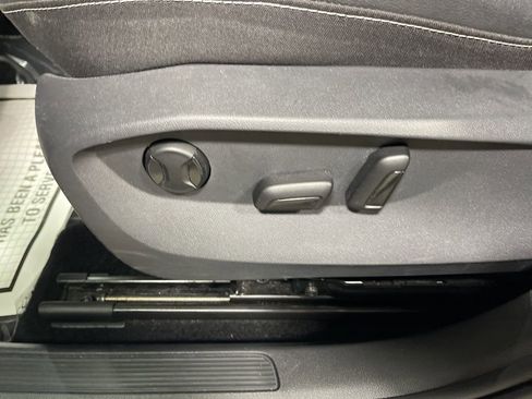 Used 2022 Volkswagen Taos SEL w/ Panoramic Sunroof Package image 21