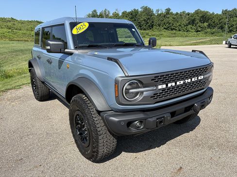 Used 2025 Ford Bronco Badlands AWD/4WD image 7