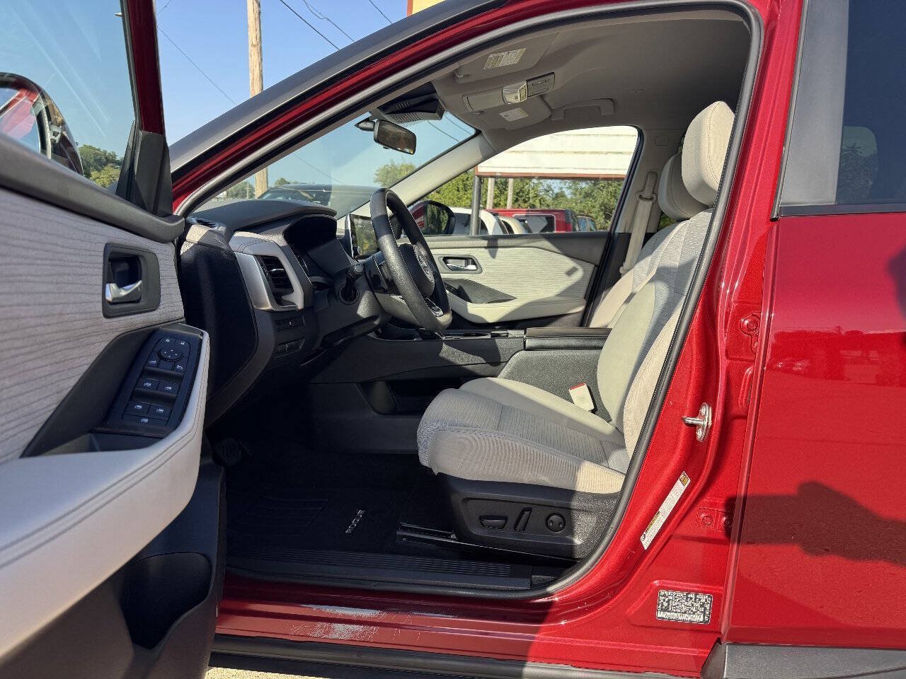 Used 2023 Nissan Rogue SV AWD/4WD image 12