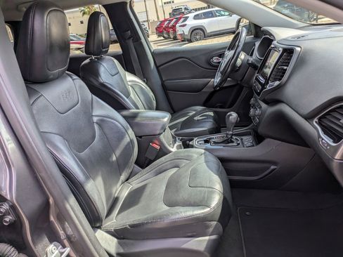 Used 2019 Jeep Cherokee Limited FWD image 29