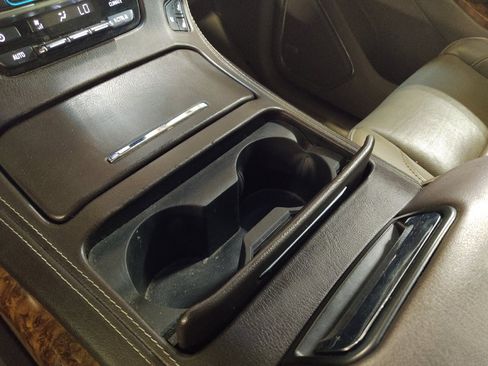 Used 2020 Chevrolet Suburban Premier AWD/4WD image 26