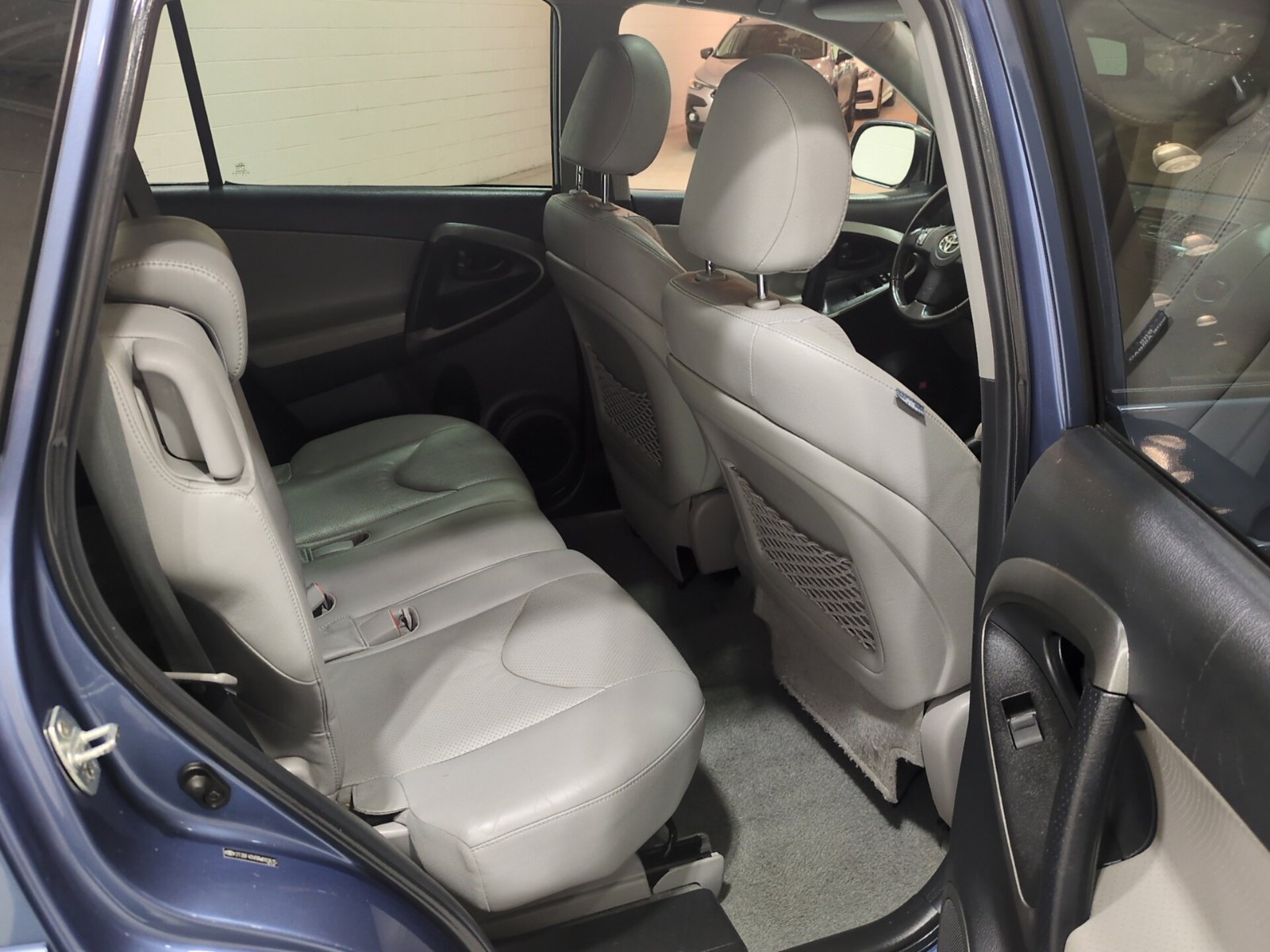 Used 2011 Toyota RAV4 Limited w/ Limited Extra Value Pkg AWD/4WD image 12