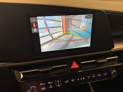 Used 2025 Kia Niro LX FWD image 14