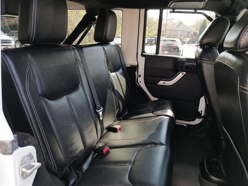 Used 2016 Jeep Wrangler Unlimited Rubicon w/ Max Tow Package image 12