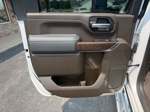 Used 2023 GMC Sierra 2500 Denali w/ Technology Package AWD/4WD image 18