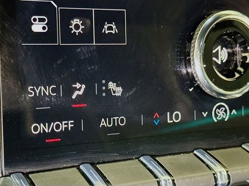 Certified 2025 GMC Acadia Elevation FWD image 19